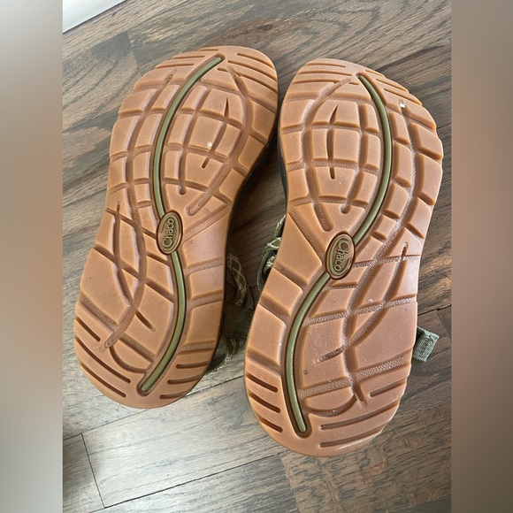 Women’s Chacos - Green, Size 7 - Picture 2 of 3